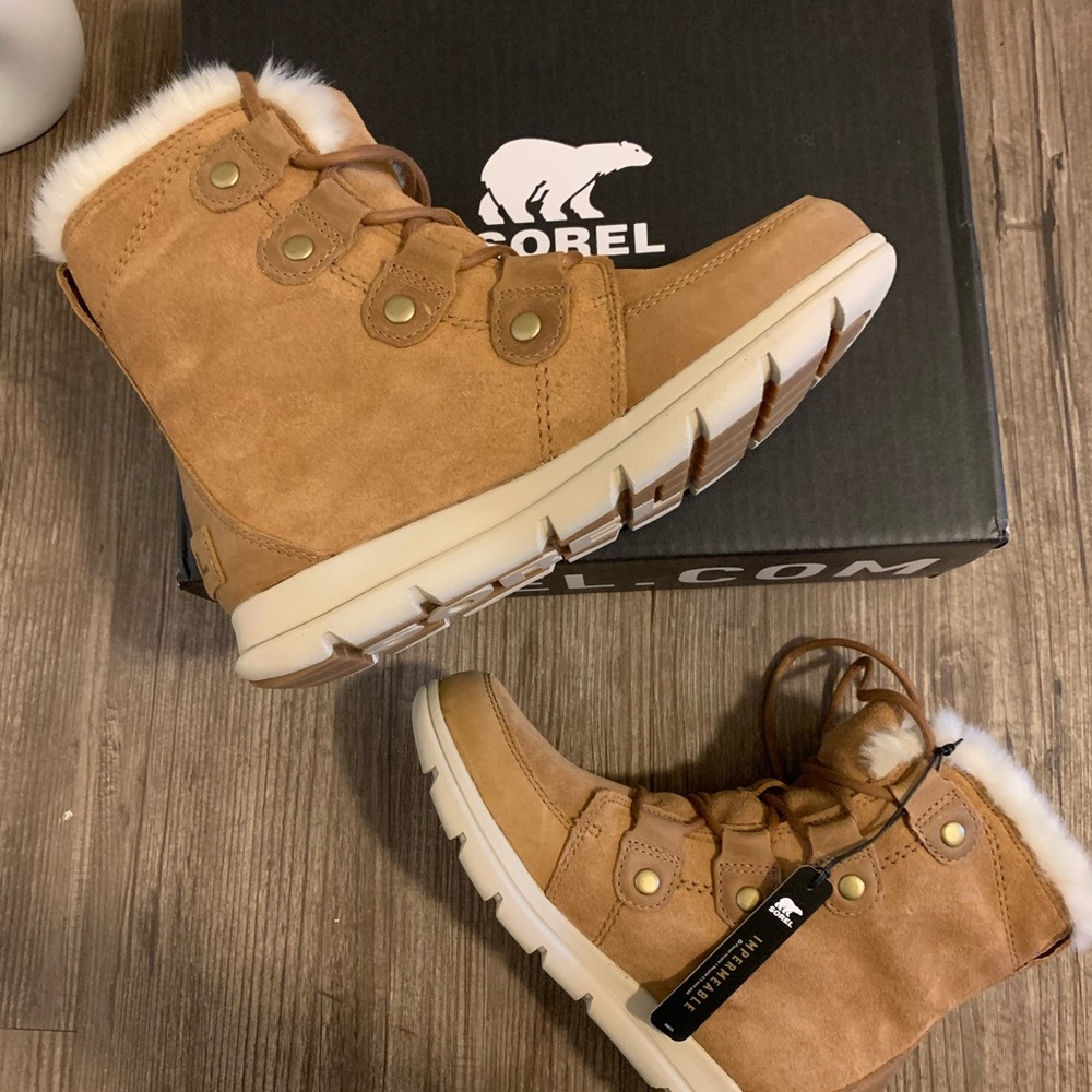Sorel NWT Joan Explorer boot